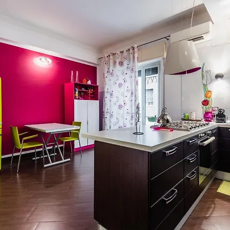 Apartment La Casa Colorata By Wonderful Italy